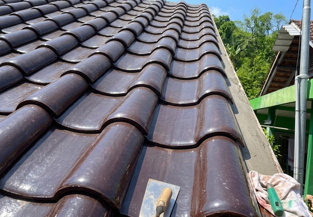Pemasangan Genteng Keramik